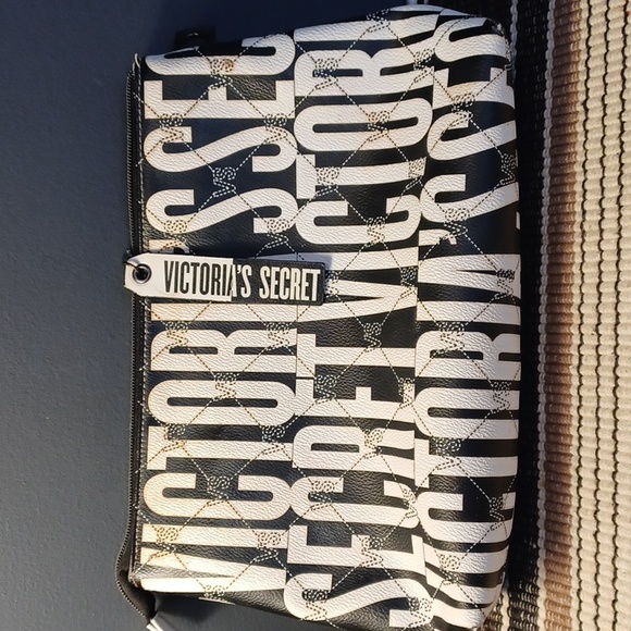 Victoria's Secret  makeup bag - Picture 16 of 16